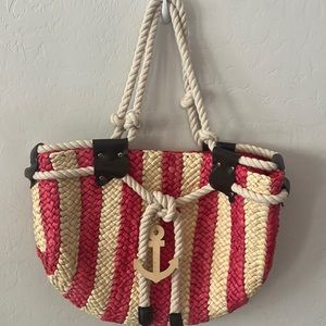 Brand new beach bag with sipper closure and inside pockets